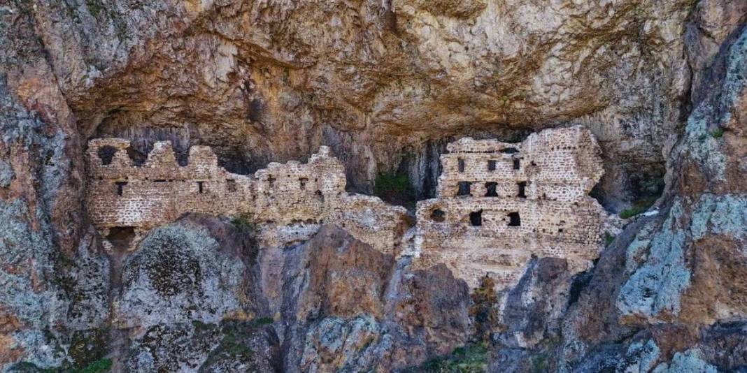 Ankara’nın Sümela’sı keşfedilmeyi bekliyor! Karadeniz’e gidemeyen buraya koşuyor: Sessiz miras göreni mest ediyor 1